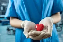 روزانه ۷ تا ۱۰ بیمارایرانی در انتظار پیوند فوت می‌کنند