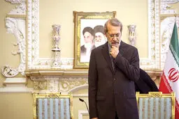 لاریجانی  به کدام سو می‌رود؟