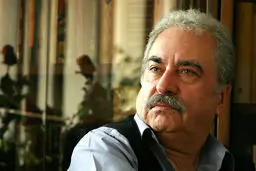 پیکر هادی مرزبان در میان دوستدارانش به سمت خانه ابدی تشییع شد