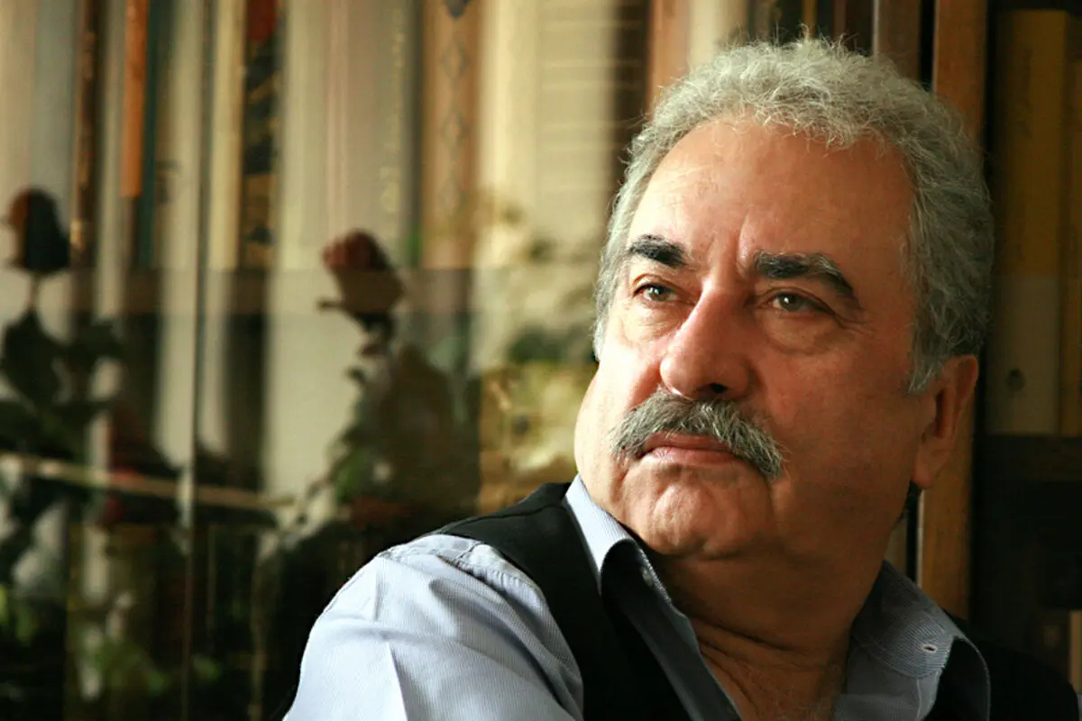 پیکر هادی مرزبان در میان دوستدارانش به سمت خانه ابدی تشییع شد