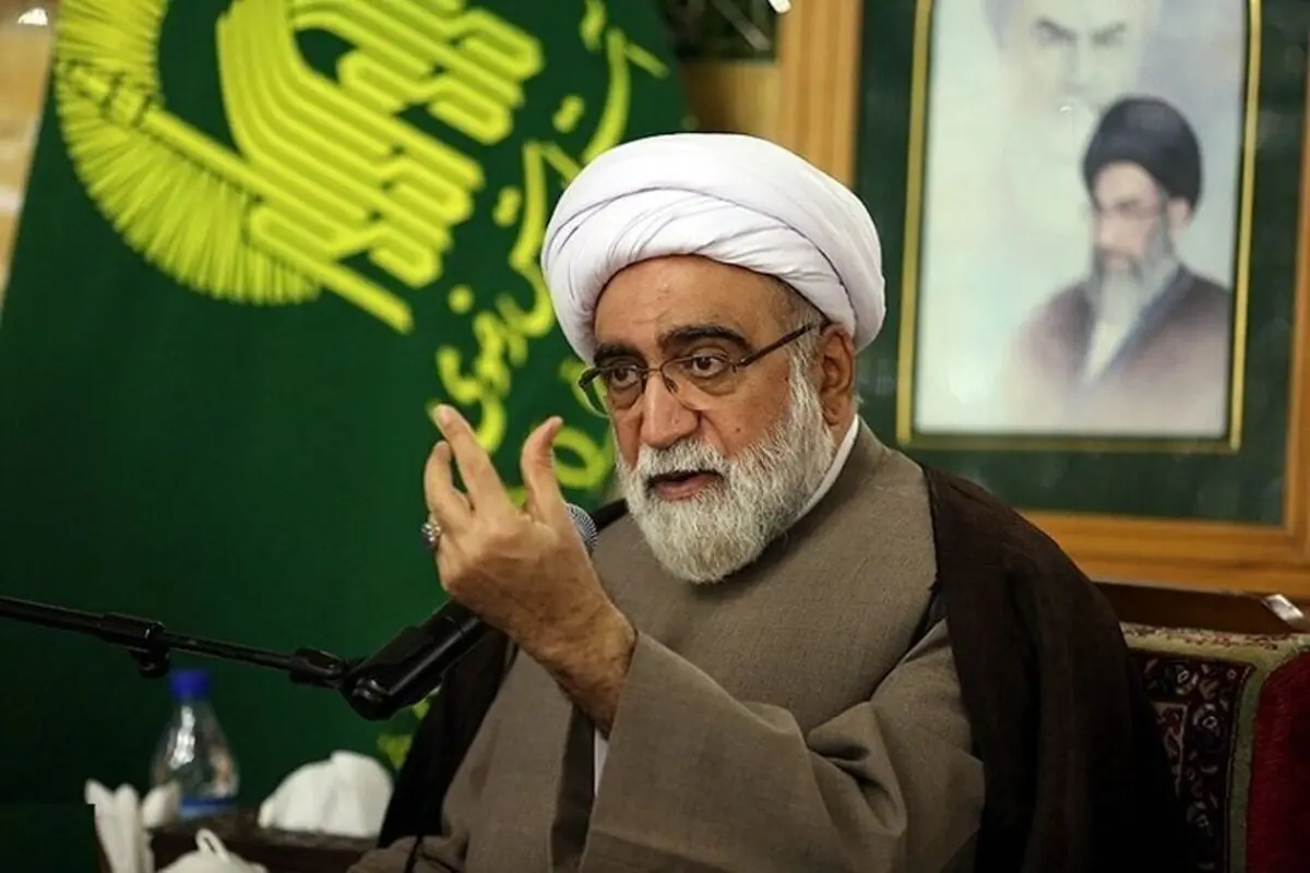 روحانیت هیچ وظیفه‌ای ندارد که عمامه و لباس امام زمان(عج) را خرج اشتباهات برخی مسئولان کند

