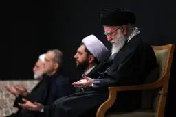 تصاویری از مراسم عزاداری ایام شهادت حضرت فاطمه (س) با حضور رهبر انقلاب