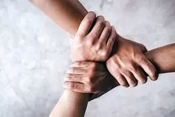 درخواست کمک ملیکای 12‌ساله از مردم برای داشتن یک سرپناه

