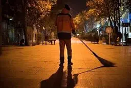 کار عجیب و غریب پاکبان‌های شهرداری مشهد در خیابان!/ ویدئو

