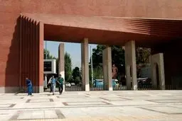 محدودیت ساعت رفت‌وآمد دانشجویان کارشناسی در دانشگاه شریف 