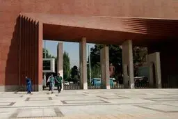 محدودیت ساعت رفت‌وآمد دانشجویان کارشناسی در دانشگاه شریف 
