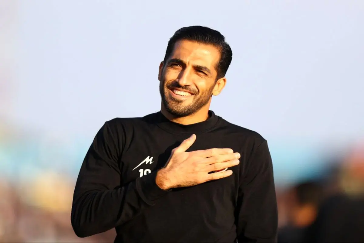 هواداران خیبر ستاره پرسپولیس را بی‌امان تشویق کردند!
