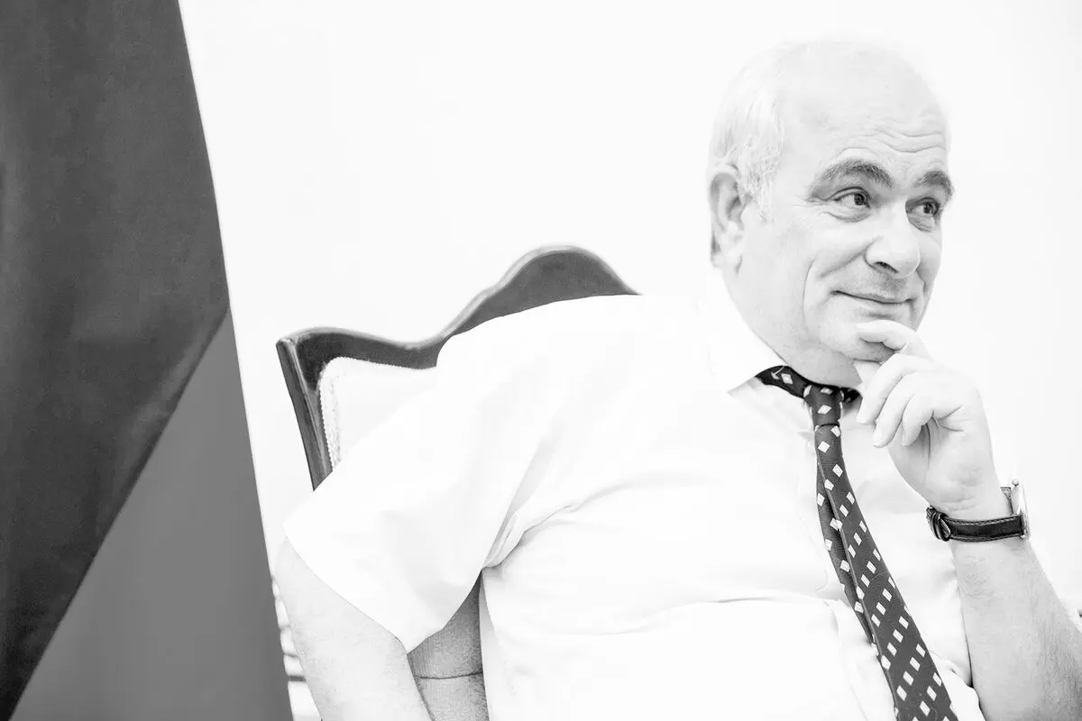 دخالت غربی یا رفاقت شرقی؟