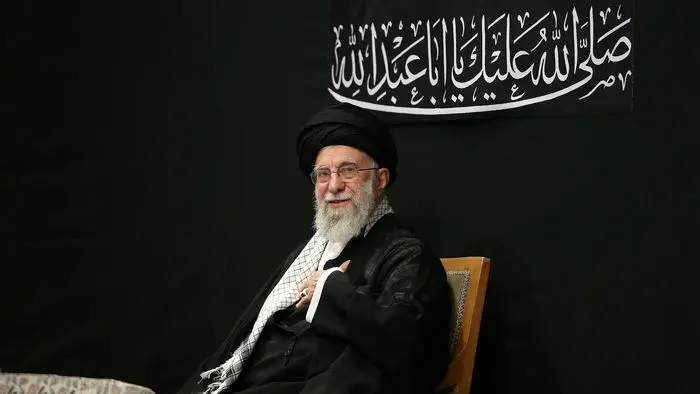 مراسم عزاداری شب عاشورا با حضور رهبر انقلاب اسلامی + تصاویر