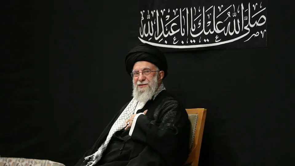 مراسم عزاداری شب عاشورا با حضور رهبر انقلاب اسلامی + تصاویر