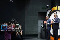 ژست شهردار تهران و وزیر فرهنگ برای خبرنگاران + عکس