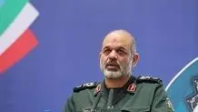 فرمانده سپاه با موتور خود را به مراسم اقامه نماز برای پیکر رهبر شهید رساند + عکس