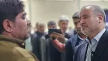 ویدیو / بوسه استاندار  بر دستان کارگر معدن زغالسنگ معدنجو
