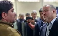 ویدیو / بوسه استاندار  بر دستان کارگر معدن زغالسنگ معدنجو
