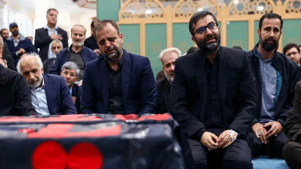 چند عکس از مراسم ختم خانواده سقاب اصفهانی با حضور پزشکیان و مقام‌های دولتی