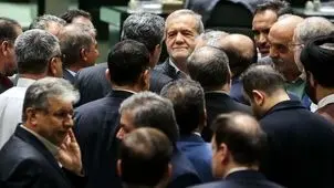 مماشات بیش از اندازه مجلس با دولت دلار ۱۲۵ هزار تومانی را رقم زد