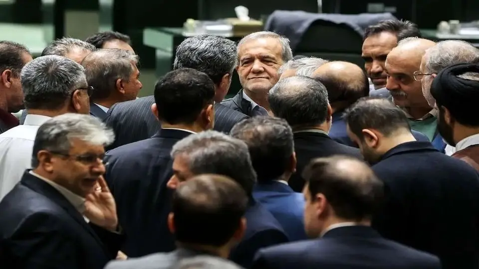 مماشات بیش از اندازه مجلس با دولت دلار ۱۲۵ هزار تومانی را رقم زد