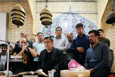 غلامحسین پیروانی در مراسم خاکسپاری خلیل عقاب در شیراز