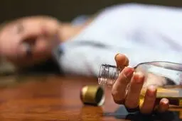 تعداد مسمومان مشروبات الکلی در البرز به ۱۵۵ نفر رسید / ۱۲ نفر جان باخته‌اند 
