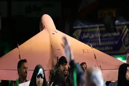 پهپاد صورتی‌ در تجمع شبانه در میدان ولیعصر تهران + عکس