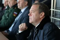 مدودف: اگر ترامپ تعلل کند، گرینلند به روسیه الحاق می‌شود!

