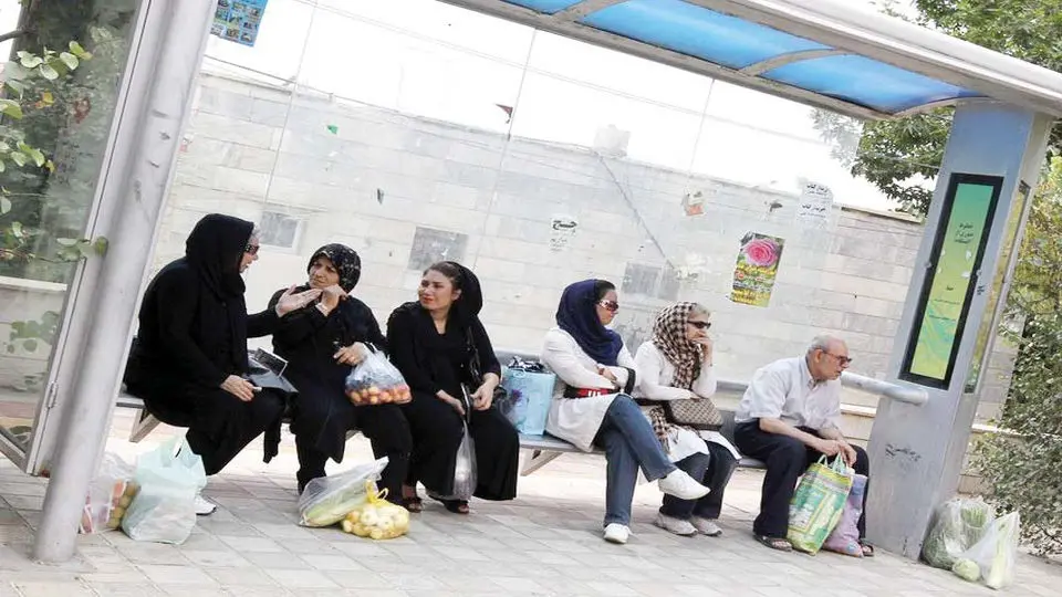 یک دهه فرودستی