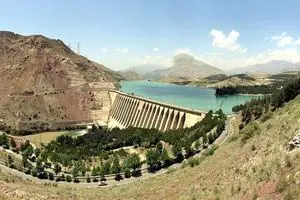 ذخایر آب سد لتیان در پایین‌ترین حد خود قرار گرفت + عکسهای نگران کننده