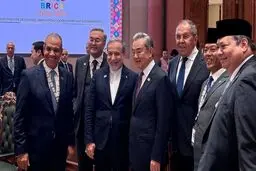 گفت‌وگوی غیررسمی وزرای خارجه ایران، روسیه، چین، مصر، اندونزی و قزاقستان در حاشیه اجلاس بریکس + ویدئو