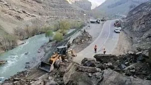 یک محور ارتباطی بر اثر بارش شدید مسدود شد