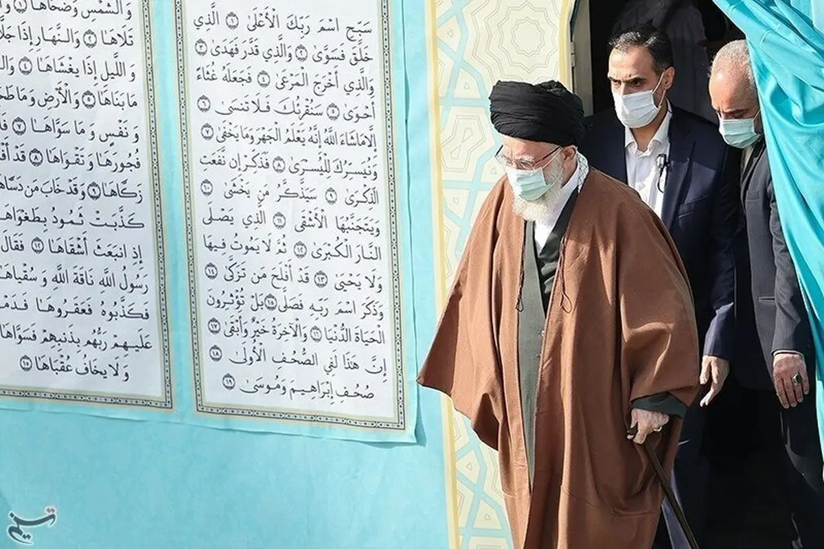 ورود رهبر انقلاب به مصلی تهران برای اقامه نماز عید فطر/ ویدیو