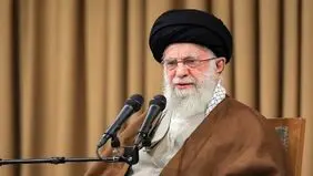 عکس معروف «رهبر شهید با تعارف چای» در یکی از موکب‌های اربعین