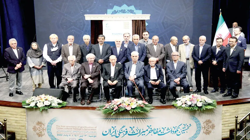 نقش پیشکسوتان در تداوم فرهنگی