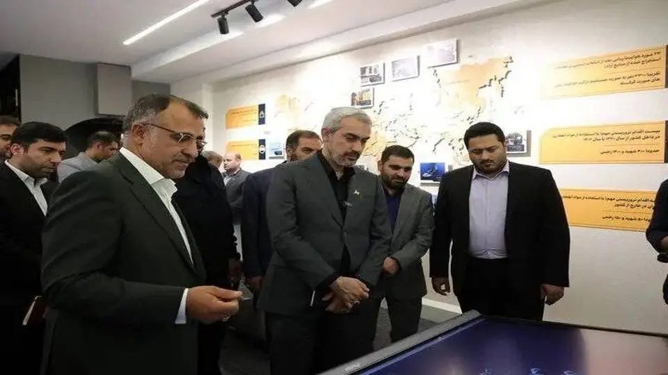 وزیر اقتصاد از مرکز اطلاعات مالی بازدید کرد