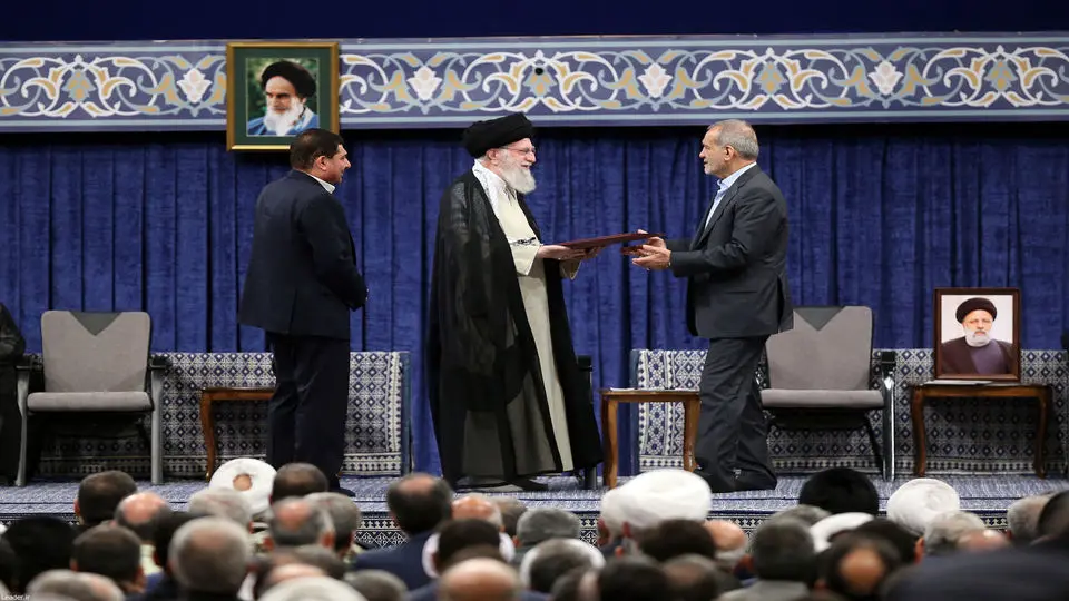 رای‌ ملت ایران به شخصیت فرزانه، صادق، مردمی و دانشمند را تنفیذ می‌کنم