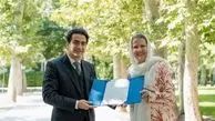سفیرة سویسرا في طهران تشید بجهود المغني الایراني همایون شجریان لاحیاء الفن والثقافة الایرانیة