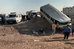 انحراف مینی‌بوس دانش‌آموزان در محور ایوانکی/ 12 نفر راهی بیمارستان شدند

