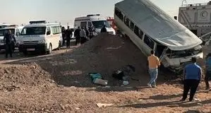 انحراف مینی‌بوس دانش‌آموزان در محور ایوانکی/ 12 نفر راهی بیمارستان شدند

