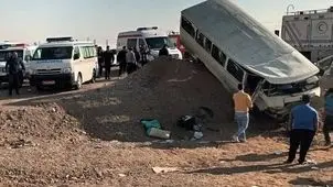 انحراف مینی‌بوس دانش‌آموزان در محور ایوانکی/ 12 نفر راهی بیمارستان شدند

