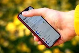 مشکل عدم تغییر خودکار ساعت گوشی‌ها به کجا رسید؟
