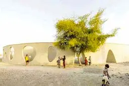 توجه بین‌المللی به یک مدرسه