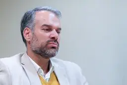 انتقاد نماینده سابق مجلس از صداوسیمایی که کفن هدیه می‌دهد