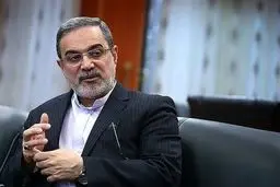 سرود سلام فرمانده را با بخشنامه وزیر و با اجبار در مدارس پخش کردند/ چرا فلان خواننده رپ مورد قبول نسل جوان است؟/ مسموم کردن دانش‌آموزان شبیه رفتار بوکوحرام است