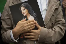 عذرخواهی «شیوه» بابت توهین به مهسا امینی در آنتن زنده تلویزیون/ عکس
