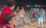 هواداران کودک پرسپولیس به دنبال پیراهن بازیکنان+ ویدئو