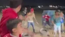 هواداران کودک پرسپولیس به دنبال پیراهن بازیکنان+ ویدئو