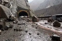 یک فوتی و یک مصدوم در اثر ریزش سنگ در محور کندوان