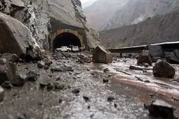 یک فوتی و یک مصدوم در اثر ریزش سنگ در محور کندوان