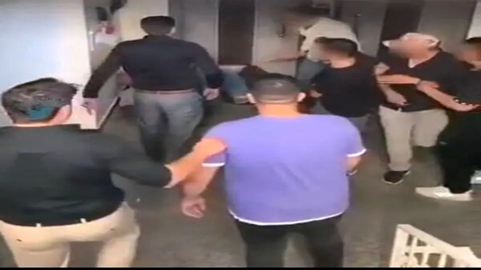 حمله اراذل و اوباش به ساکنین یک‌ ساختمان در جردن تهران/ ویدئو

