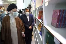 حضرت آیت‌الله خامنه‌ای از نمایشگاه کتاب بازدید کردند