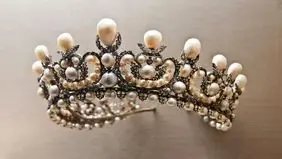 ارزش جواهرات سرقتی از موزه لوور اعلام شد